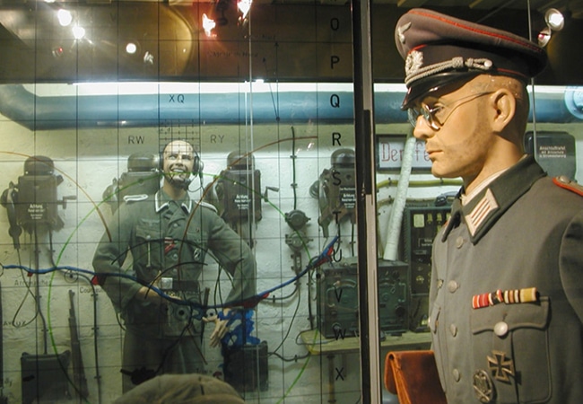 Mannequins soldats dans un musée
