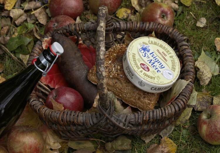Panier cidre, fromage et pommes